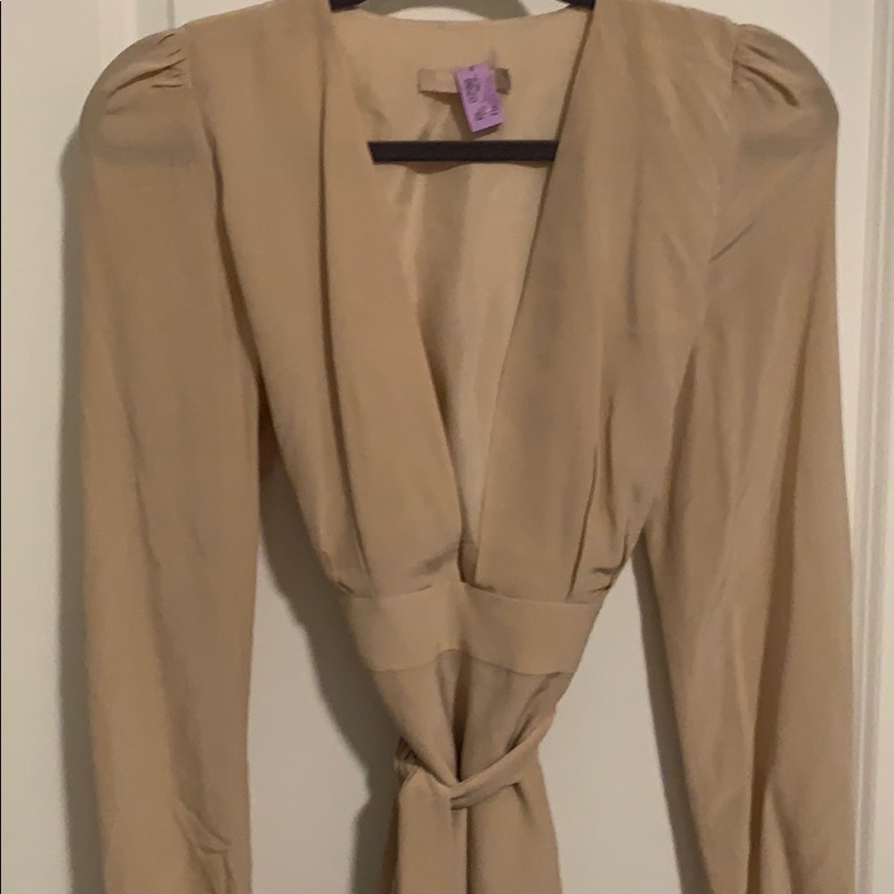 Carmella nude Michelli low cut dress - Picture 8 of 12